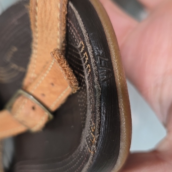 Chaco Women Bronze Thong Leather Sandals Flats shoes sz 7 - Picture 8 of 13